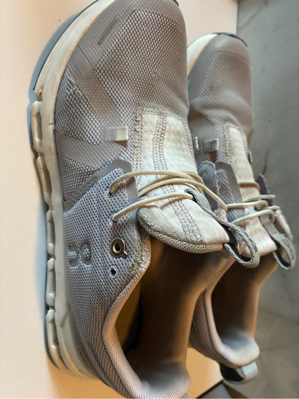 On Running Youth Sneakers in Light Gray - Picture 4 of 6